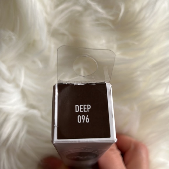 KVD TRUE PORTRAIT SHAKE FOUNDATION - Picture 5 of 5